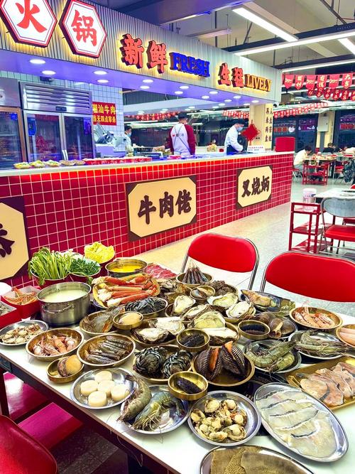 海鲜集市火锅消费场景与门店火爆场面