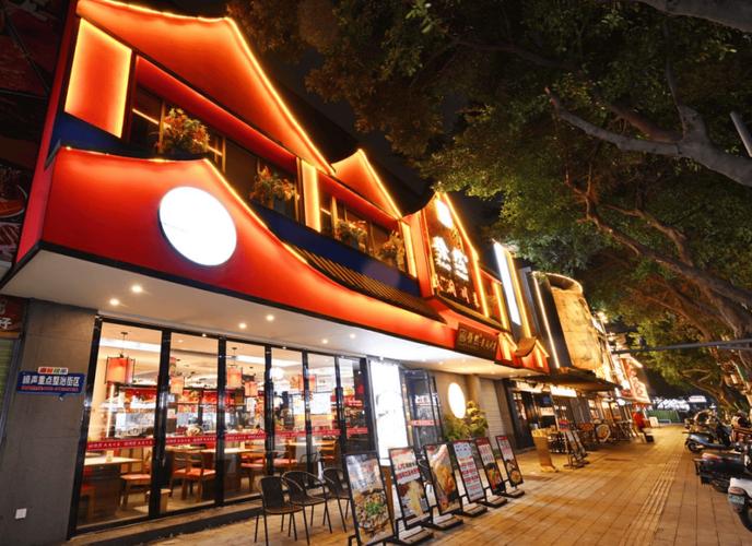 餐饮 商圈 夜市 烟火气 热闹 食客