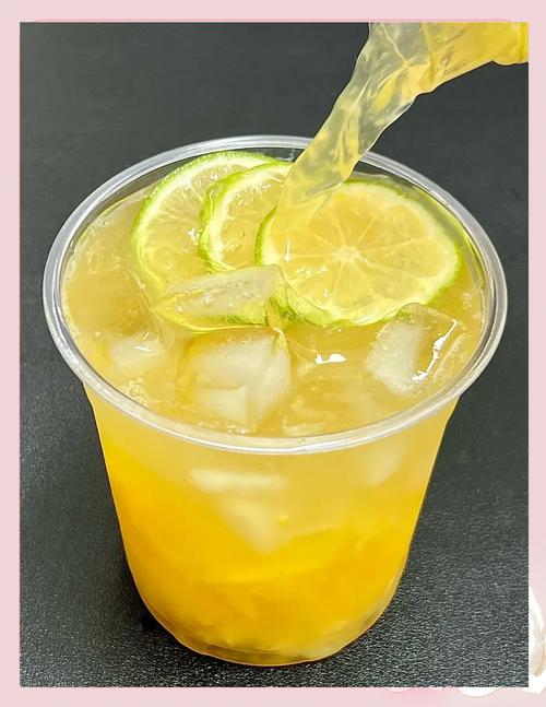 手打柠檬茶 鲜柠檬 现切现摇 茶饮制作