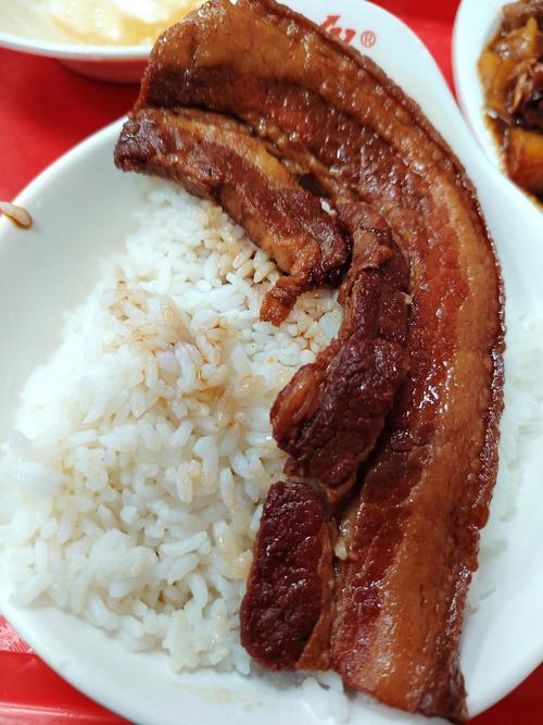 把子肉盖饭 餐饮复购 回头客 宝藏小馆 复购菜王 小餐馆经营 2026餐饮趋势